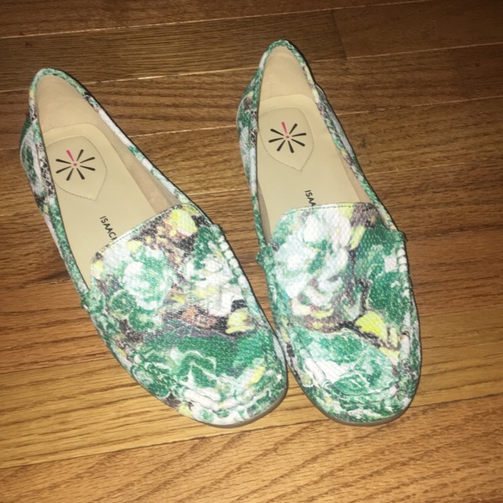 Size 8 1/2 Isaac Mizrahi Flats only worn once!